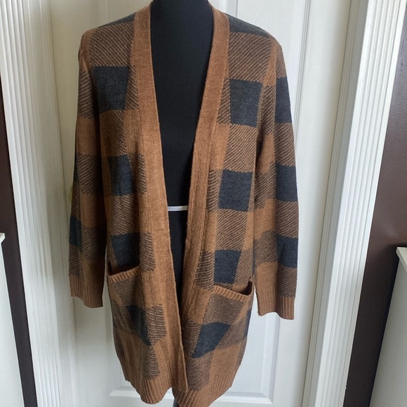 89th + Madison Cardigan Sweater Rusty Brown & Black Large Plaid Sz M - Picture 1 of 5